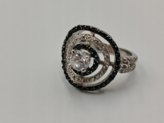 Piękny srebrny damski ażurowy pierścionek CYRKONIE r.15 srebro biżuteria