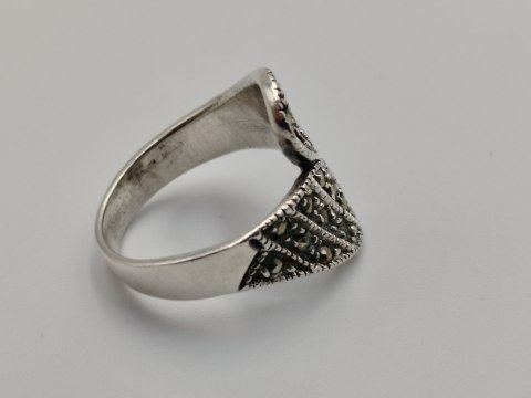 Stary piękny srebrny damski pierścionek MARKAZYTY r.13 biżuteria VINTAGE