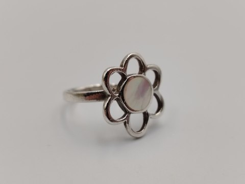 Stary srebrny damski pierścionek ażurowy MASA PERŁOWA KWIAT r. 13 biżuteria