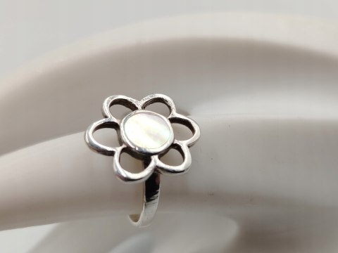 Stary srebrny damski pierścionek ażurowy MASA PERŁOWA KWIAT r. 13 biżuteria