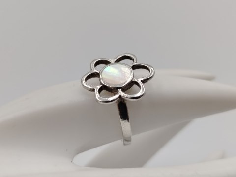 Stary srebrny damski pierścionek ażurowy MASA PERŁOWA KWIAT r. 13 biżuteria