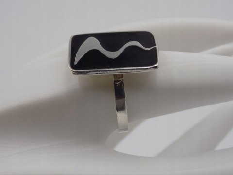 Piękny, damski, srebrny pierścionek CZARNY AKRYL srebro - roz. 19