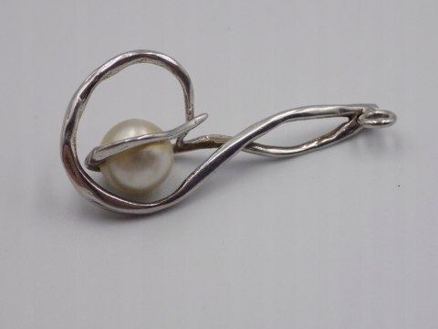 Piękny, damski srebrny wisiorek / zawieszka - PERŁA - srebro