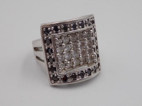 Piękny, duży, srebrny pierścionek z cyrkoniami - srebro 925 roz. 17