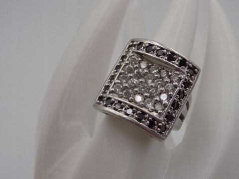 Piękny, duży, srebrny pierścionek z cyrkoniami - srebro 925 roz. 17