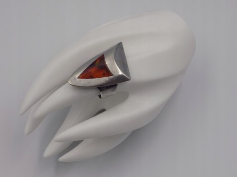 Piękny, stary, damski, srebrny pierścionek z bursztynem, srebro 925 roz. 18