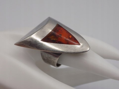 Piękny, stary, damski, srebrny pierścionek z bursztynem, srebro 925 roz. 18